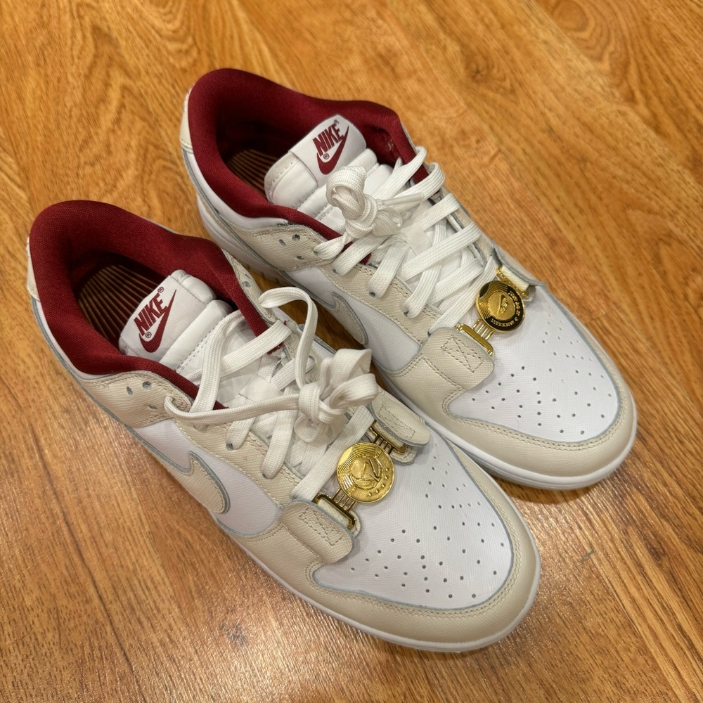 New NIKE Dunk Low ‘Just Do It’ Red and Gold Medallion size 10